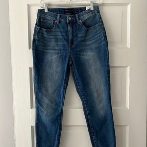 Lucky Brand Bridgette High Rise Skinny Jeans in medium wash. NWT. Women’s Sz. 29